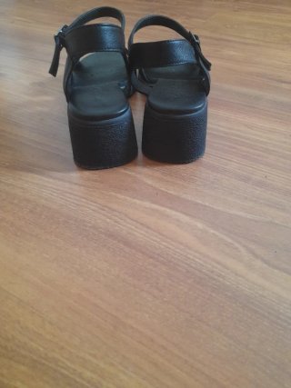 Sandalias de piel negras
