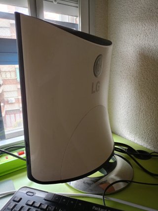 Pantalla de ordenador LG 18"