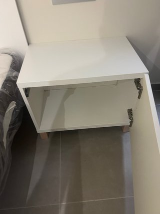 Mesitas de noche blancas