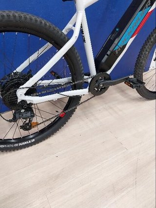 Bicicleta eléctrica MTB Rockrider E-ST 100 Blanco Rojo