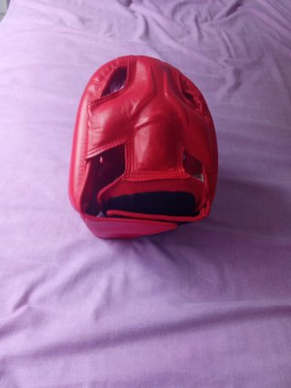Casco de boxeo rojo