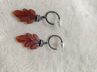 Pendientes hoja marrón y aro negro