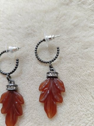 Pendientes hoja marrón y aro negro