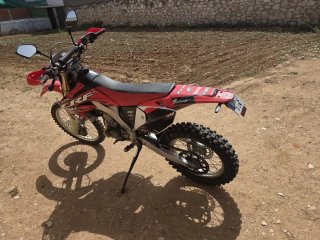 Honda CRF Moto Cross Roja y Blanca