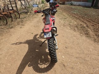 Honda CRF Moto Cross Roja y Blanca