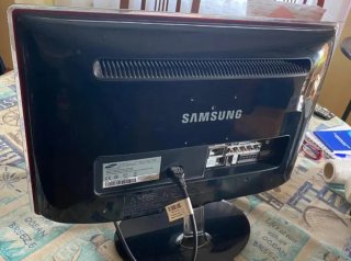 Televisor Samsung 22 Negro/Rojo
