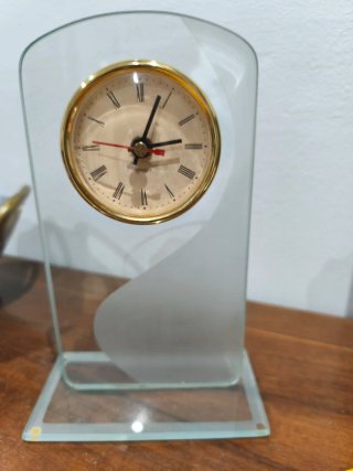 Reloj de mesa de cristal
