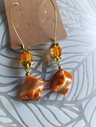 Pendientes largos cristal y nácar naranja.