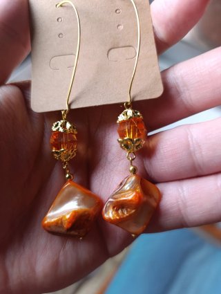 Pendientes largos cristal y nácar naranja.