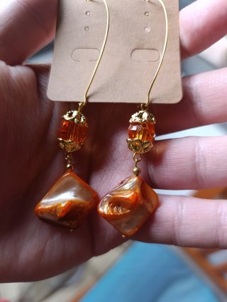 Pendientes largos cristal y nácar naranja.