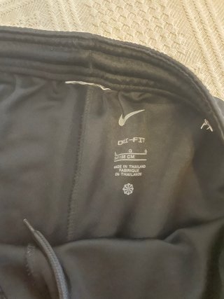 Pantalón corto deportivo Nike negro es talla