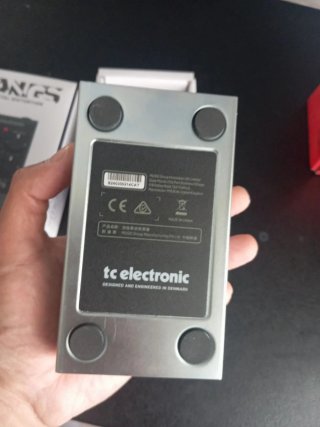 TC Electronic Fangs Pedal Distorsión Metal