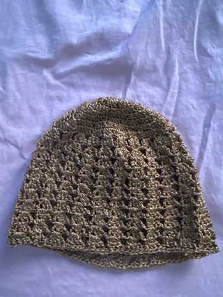 Gorro crochet hecho a mano con perlas