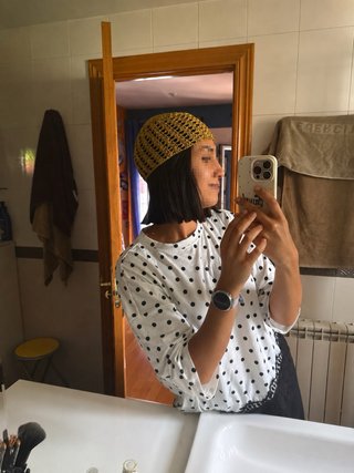 Gorro crochet hecho a mano con perlas
