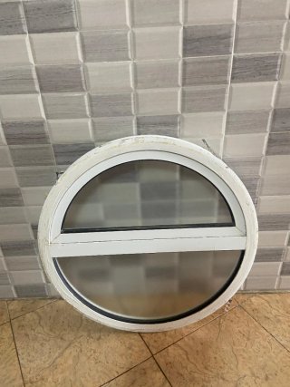 Ventana redonda blanca