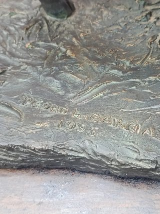 Preciosa escultura Torero y Toro.Firmada