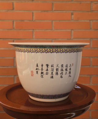 Maceta de porcelana china decorada