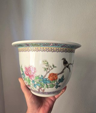 Maceta de porcelana china decorada