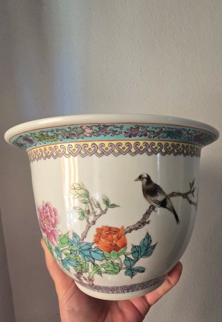 Maceta de porcelana china decorada