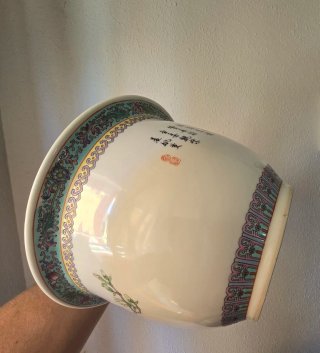 Maceta de porcelana china decorada