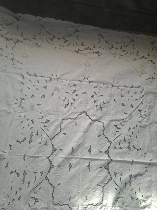 Copriletto matrimoniale ricamo a mano