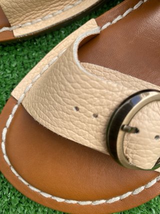 Sandalias planas de piel