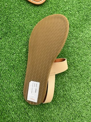 Sandalias planas de piel