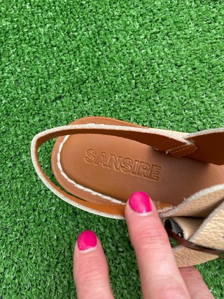 Sandalias planas de piel