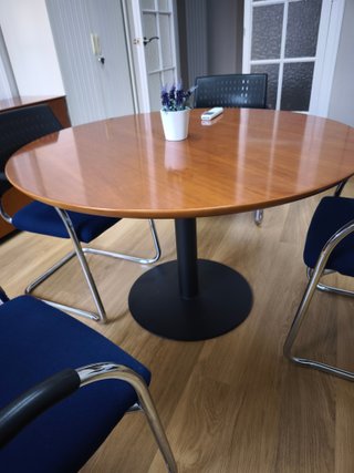 mesa redonda de madera de oficina 120 cm.
