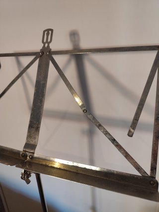 Atril metálico plegable