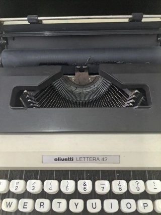 Máquina de escribir Olivetti Lettera 42