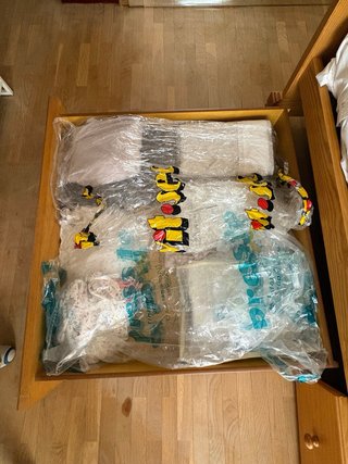 Estructura de cama de madera con 2 cajones