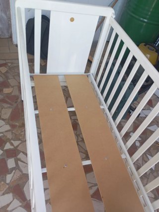 Cuna de bebé blanca