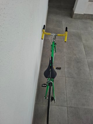 Bicicleta de carretera verde