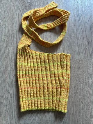 Top naranja y amarillo