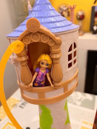 Torre Rapunzel Disney Mattel, muñeca mini y libro