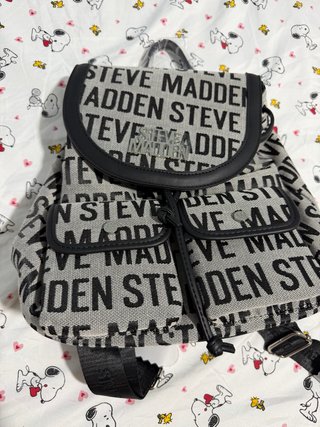 Mochila Steve Madden Logo Gris y Negro