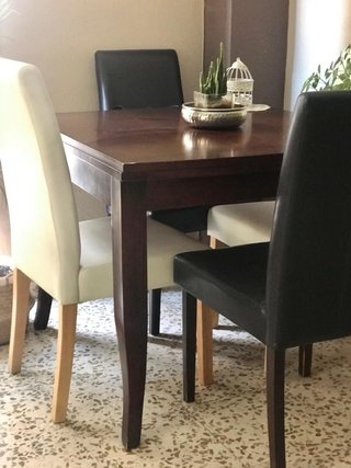 Mesa y 4 Sillas Comedor