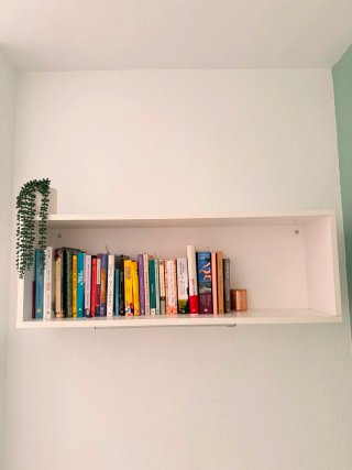Escritorio con cajonera + estantería de madera