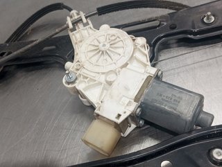 ELEVALUNAS DELANTERO DERECHO BMW SERIE 1 BERLINA