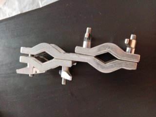 Abrazadera para batería