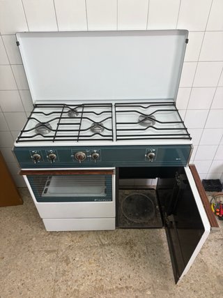 Cocina de gas con horno - 4 fuegos
