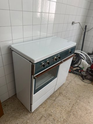 Cocina de gas con horno - 4 fuegos