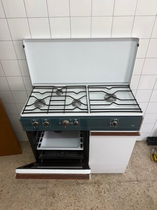 Cocina de gas con horno - 4 fuegos