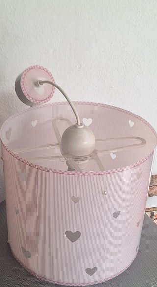Lámpara infantil de techo con corazones