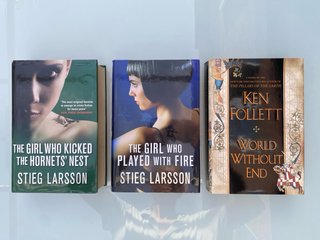 LIBROS. Lote de 32 novelas en inglés.