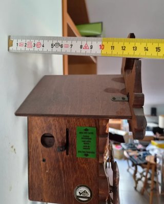 Orologio a cucù in legno intagliato