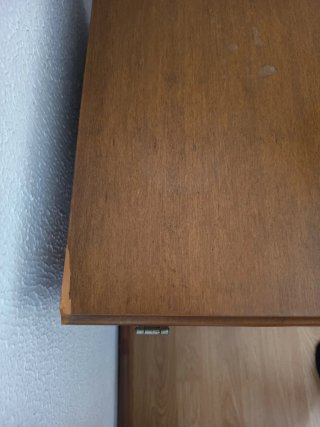 Maquina de coser en Mueble de madera tallada