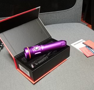 Linterna Acebeam D20 Morada