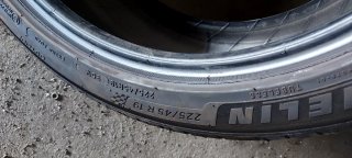 225/45 R19 96W